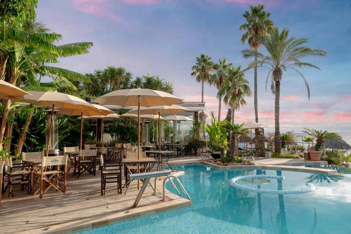Hôtel pour 2 personnes, avec Balcon et Terrasse ainsi que Jacuzzi et Jardin