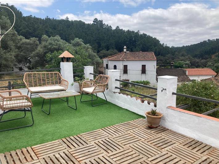 Casa para 3 personas, con jardín además de piscina y vistas en Sierra de Huelva