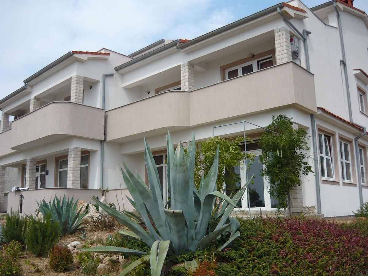 Ganze Ferienwohnung, Ferienwohnung mit Terrasse und Klimaanlage in Barbat na Rabu, Rab