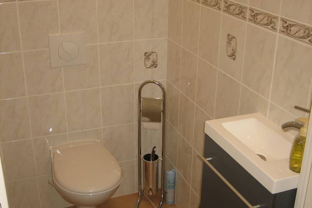 Entire apartment, Apartment in a quiet village house in Colonzelle, Nyons region