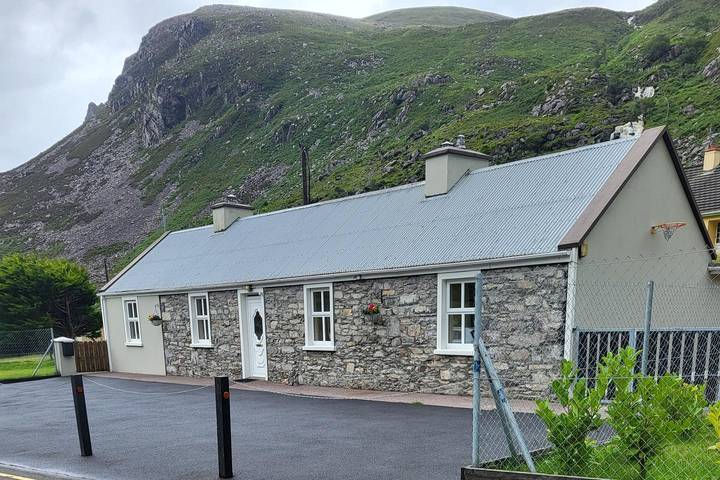Cottage für 5 Personen, mit Terrasse und Garten sowie Seeblick in County Kerry