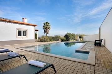 Villa for 4 People in Salir de Matos, Leiria District, Photo 1