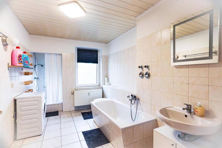 Ferienwohnung für 5 Personen, mit Garten und Ausblick in Neupetershain - 4