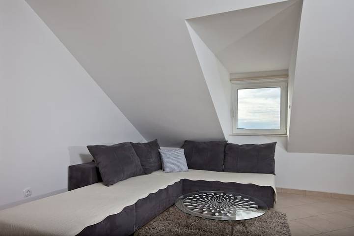 Ganze Wohnung, Helle 2 Br Meer Stuning Seaview Penthouse-Wohnung mit Balkon, 80m2 in Zaton, Grad Dubrovnik