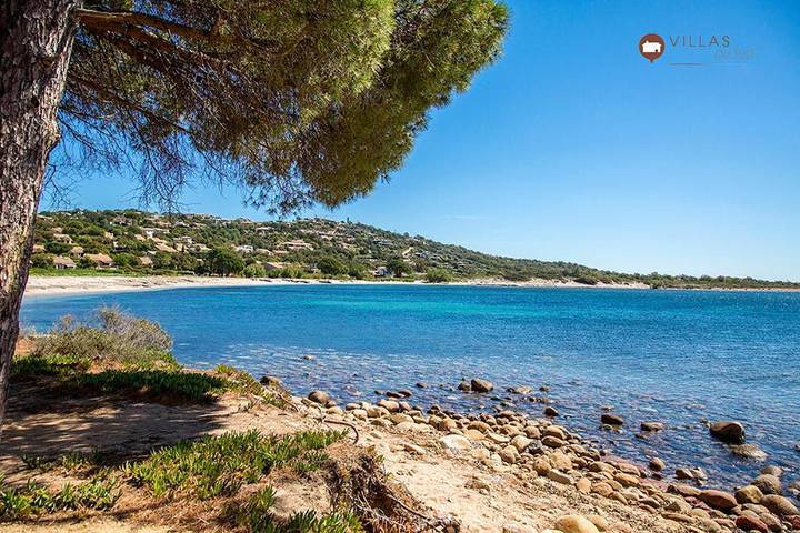 Location de vacances pour 12 personnes, avec vue ainsi que balcon et piscine dans Plage de Vardiola - 3