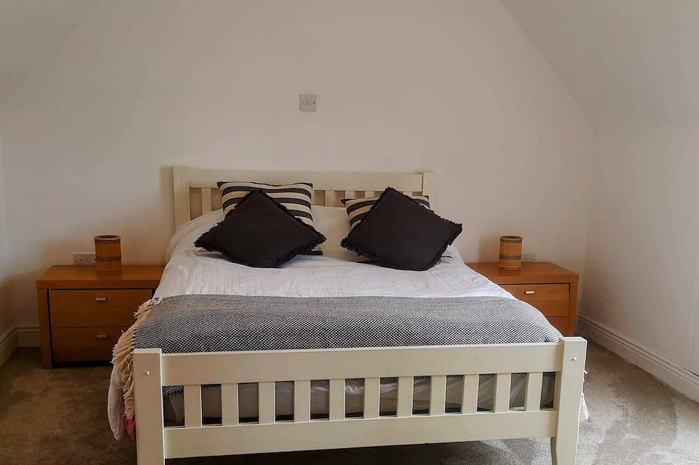 2 bedroom house near Athy, 45 minutes by train to Dublin in County Kildare