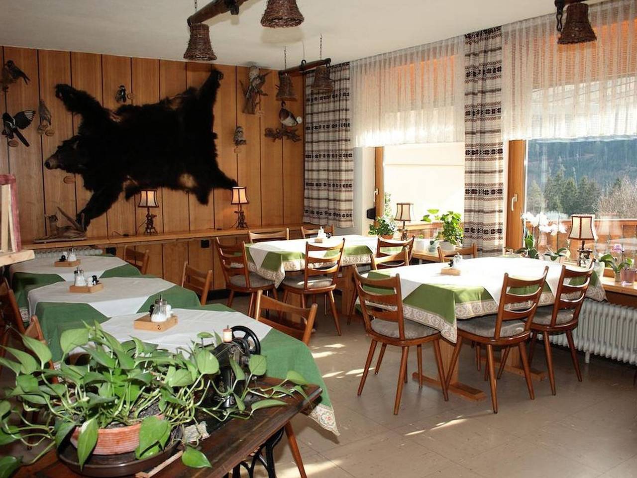 Schwarzwaldhotel - Gasthof Hirsch - Doppelzimmer mit Balkon, Dusche und Wc in Bad Wildbad, Nordschwarzwald