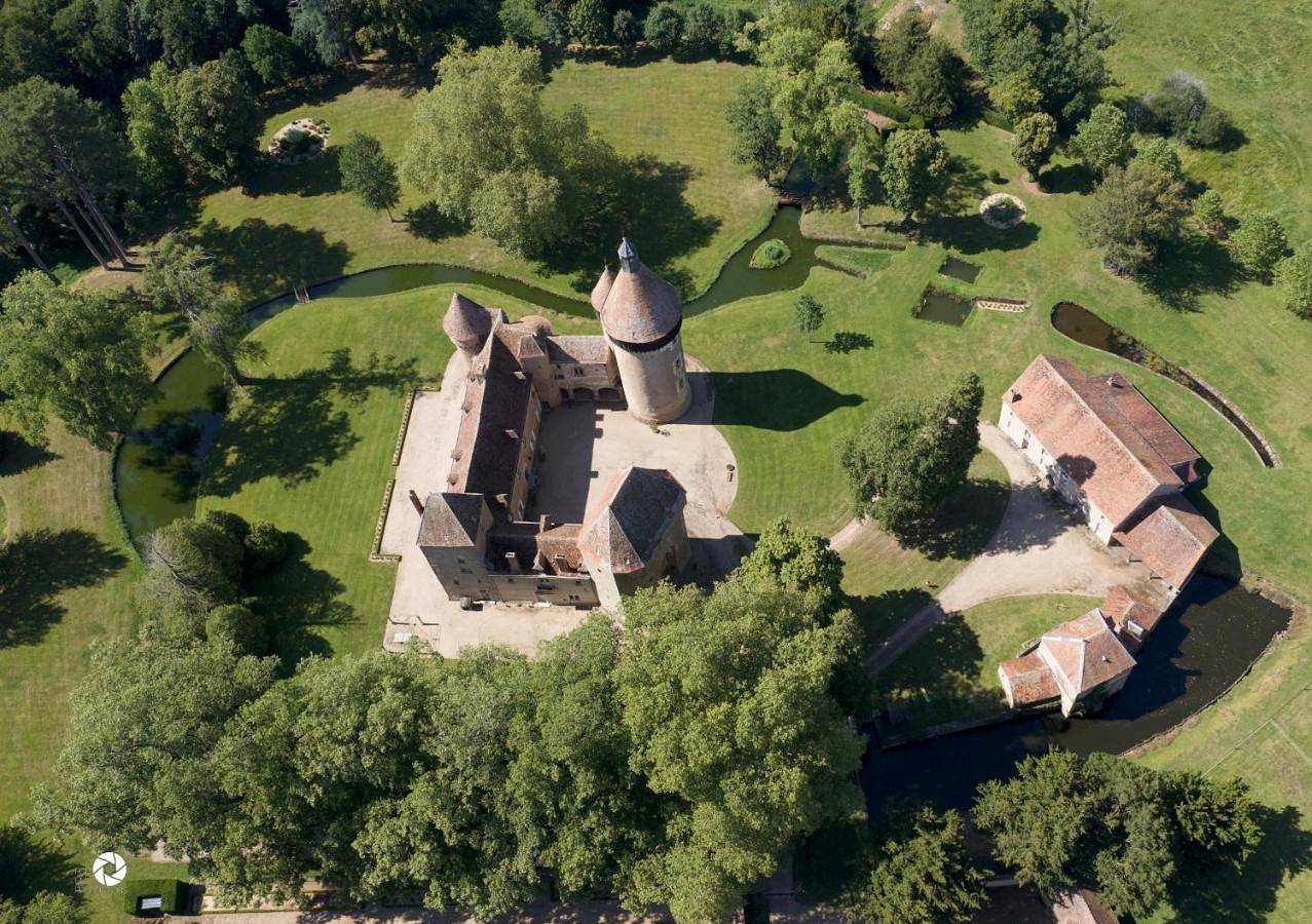 Pavilion in park of Château de La Motte-Feuilly in La Motte-Feuilly, Région de La Châtre