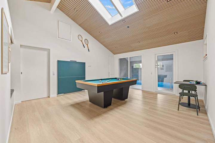 Modern holiday home for 10 people with pool and outdoor sauna in Blavand, Región de Varde