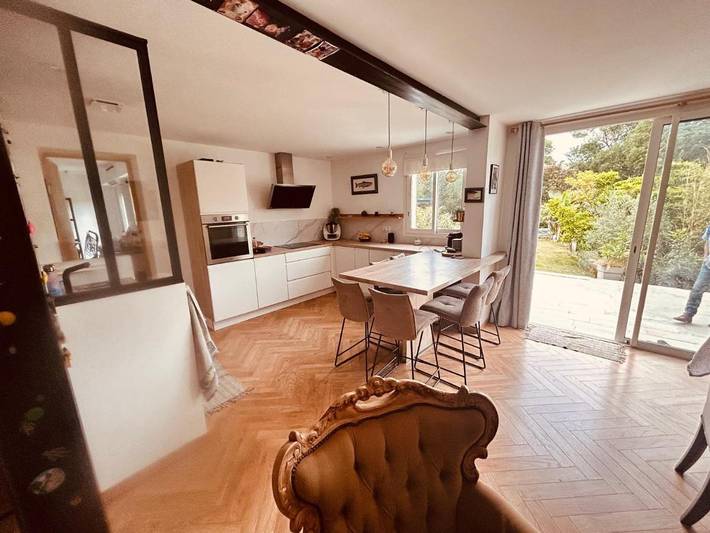 Location de vacances pour 8 personnes, avec terrasse ainsi que jardin et piscine à Montolieu - 4