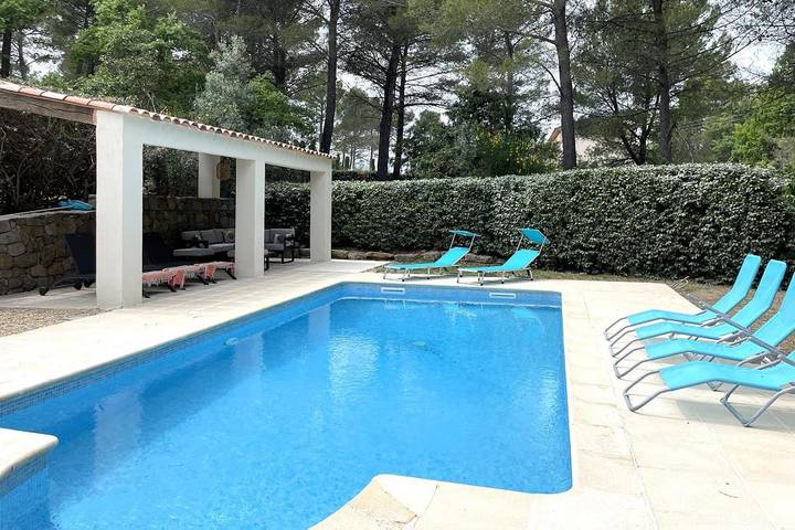Villa pour 8 personnes, avec piscine et balcon/terrasse à Flayosc