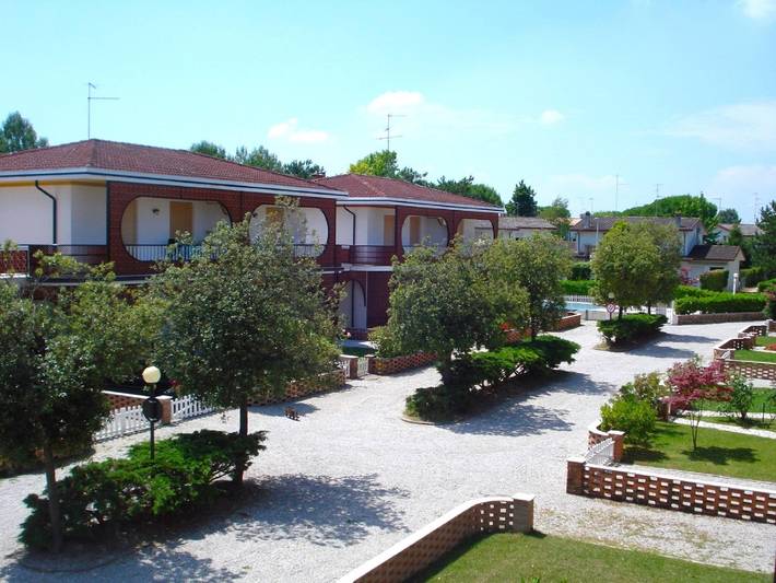 Ferienhaus für 8 Personen, mit Terrasse und Pool sowie Garten, kinderfreundlich in Caorle - 2