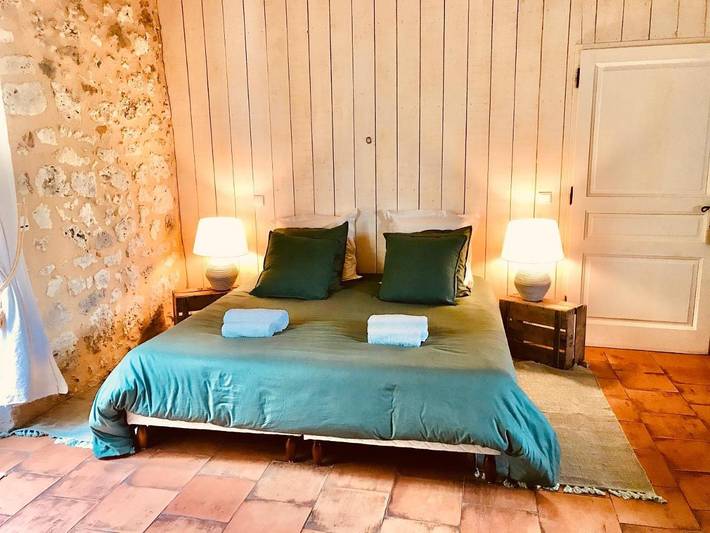 Chambre d’hôte pour 3 personnes, avec piscine ainsi que terrasse et jardin à Lusignan-Petit - 3