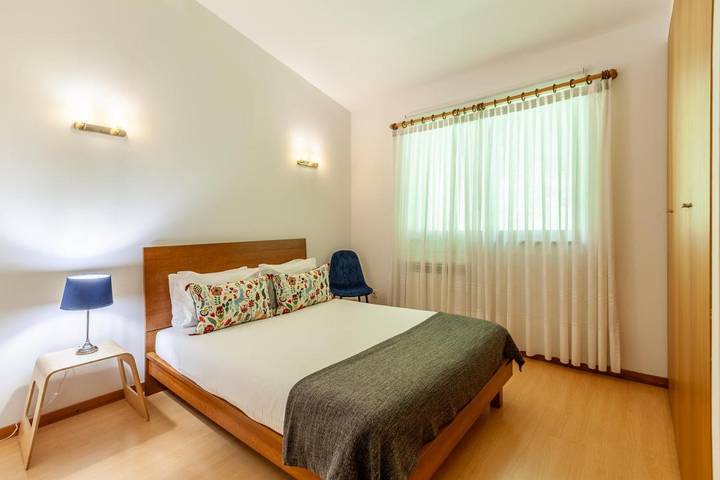 Location de vacances pour 5 personnes, avec bassin pour enfant et jardin ainsi que piscine et vue dans Caniçada - 4