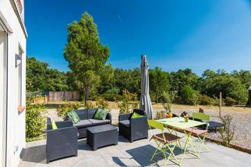 Gîte pour 4 personnes, avec vue ainsi que jardin et piscine à Saint-Génis-des-Fontaines
