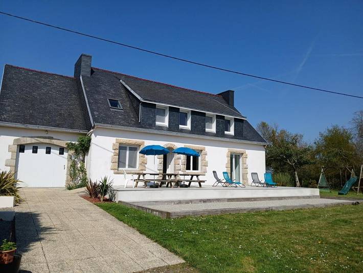 Location de vacances pour 12 personnes, avec jardin à Quéménéven