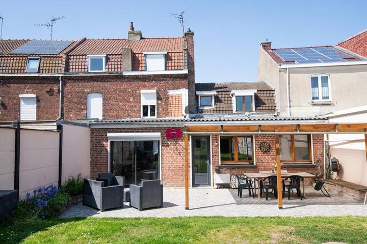 Location de vacances pour 8 personnes, avec terrasse et jardin dans Hallennes-lez-Haubourdin
