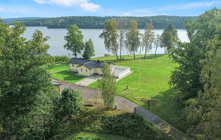 Ferienhaus für 5 Personen, mit Terrasse und Garten sowie Seeblick