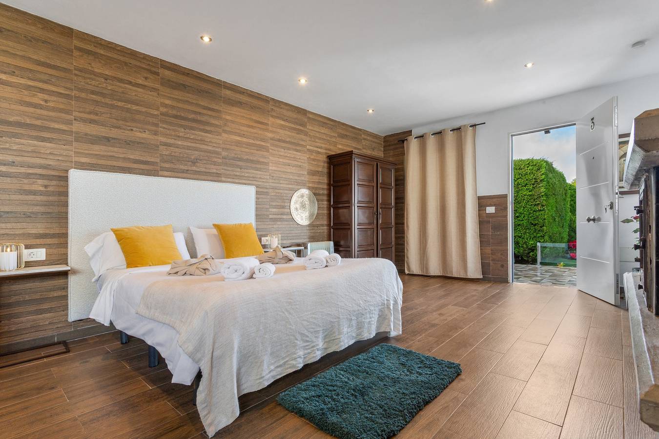 Entire apartment, Romantic Apartment 'Golosa 3' with Fireplace, Wi-Fi, Shared Pool & Jacuzzi in Cañeño, La Orotava