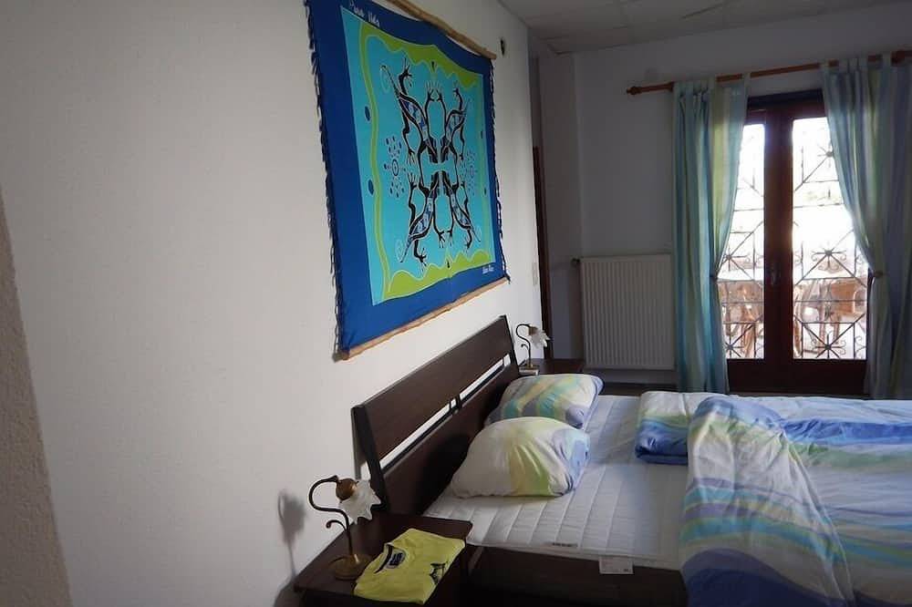 Villa en 2 hermosas bahías con playa de arena, piscina climatizada, ideal para. niños in Cala Murada, Manacor