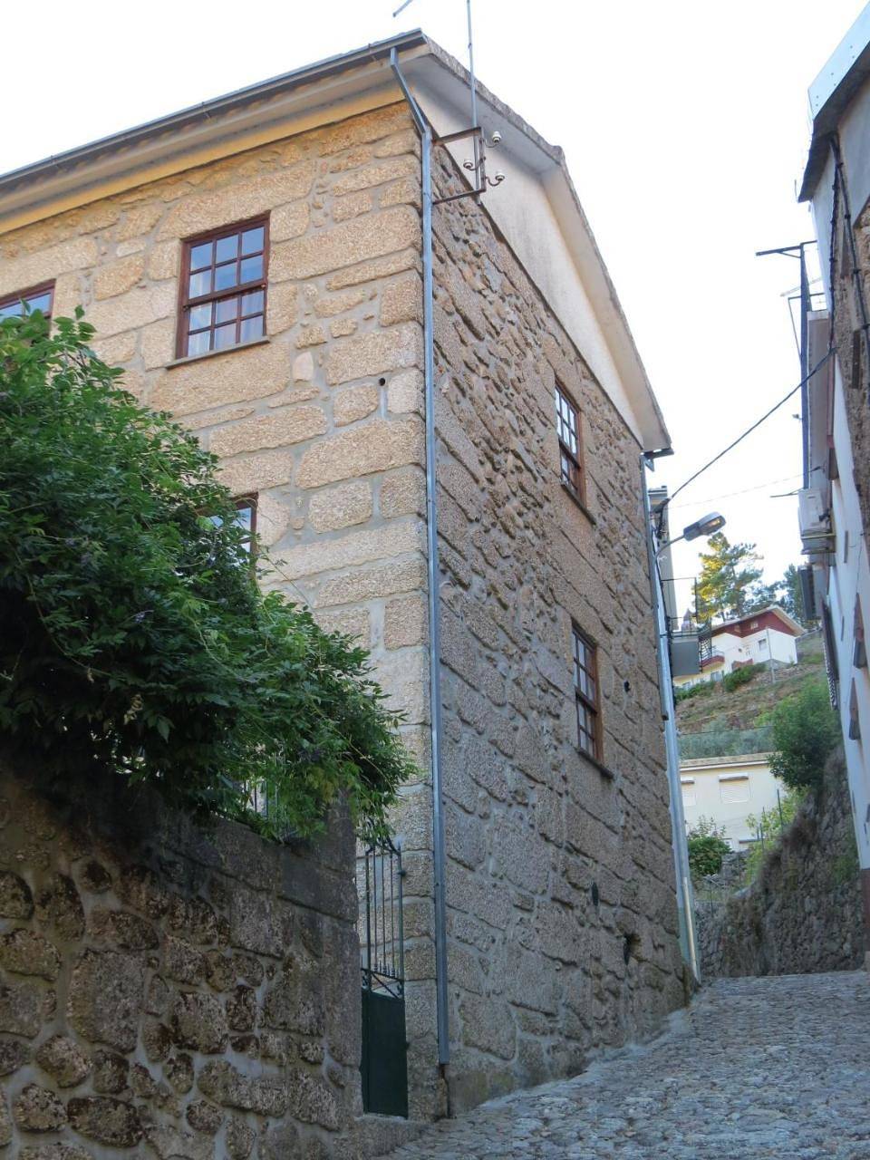 Apartamento inteiro, Basic Triple Room in Alvoco da Serra, Serra da Estrela