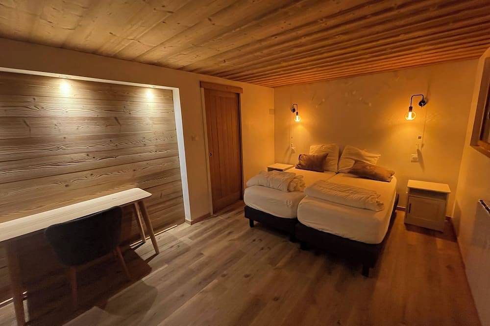 Chalet les Brimbelles, 8min from Lac de Gérardmer on the edge of the forest with view in Le Tholy, Épinal und Umgebung