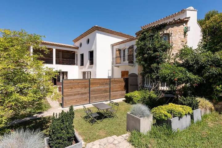 Gîte pour 2 personnes, avec piscine ainsi que jardin et vue à Ventabren - 3