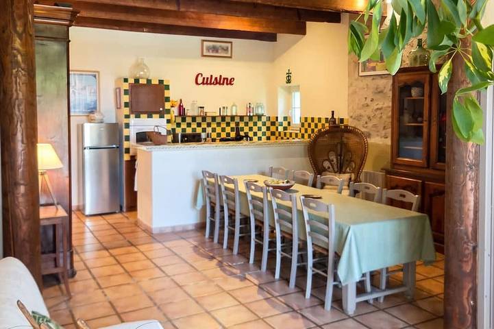 Gîte pour 4 personnes, avec Terrasse et Piscine dans Albaron