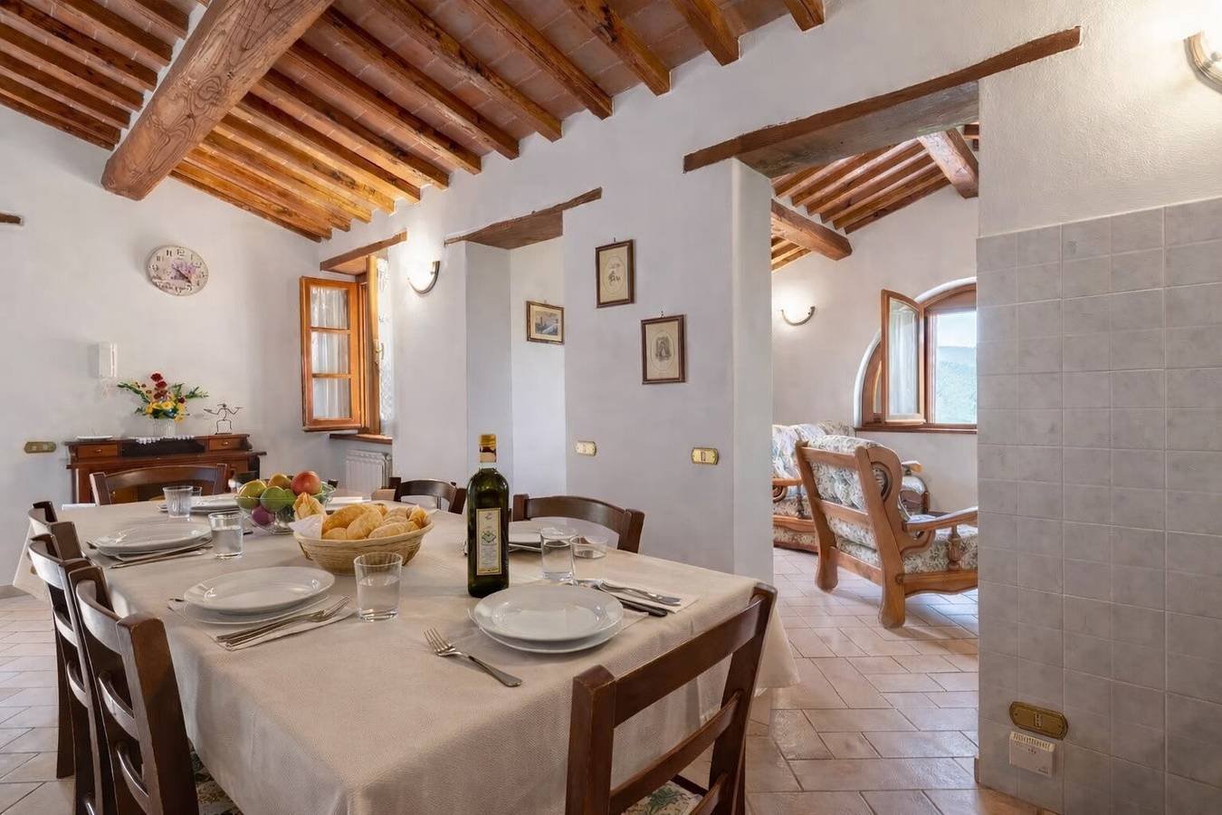 Apartamento 'Pugnano Alto- Girasole' con piscina compartida, terraza privada y Wi-Fi in Lisciano Niccone, Valtiberina