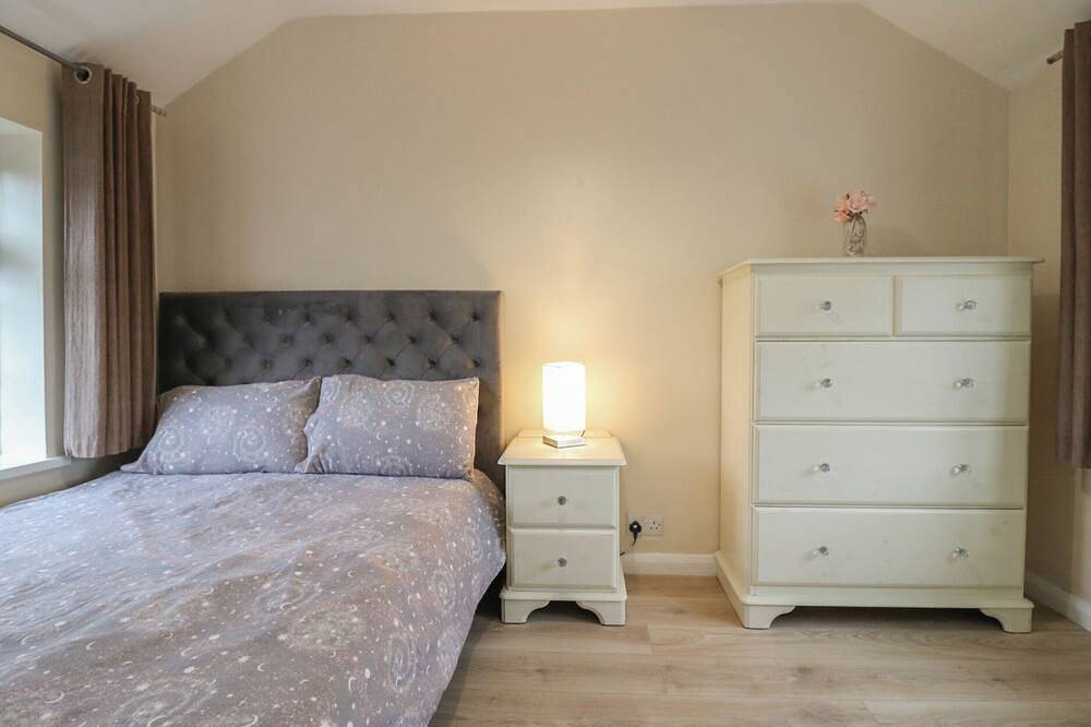 Headmasters Hollow, with a garden in Watford in Watford, Hertfordshire