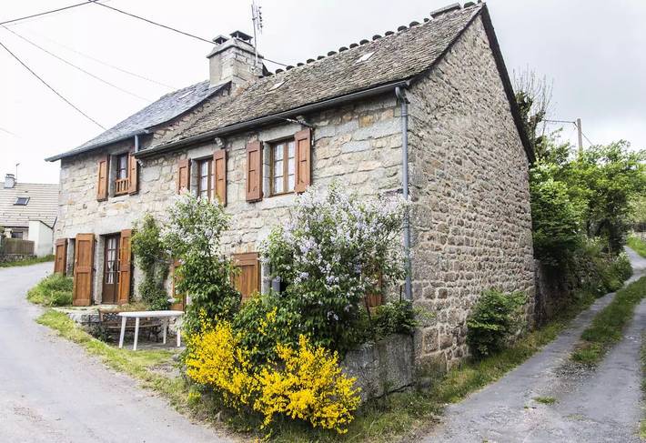 Gîte pour 4 personnes, avec piscine à La Chaze-de-Peyre