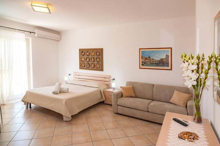 Chambre d’hôte pour 2 personnes, avec terrasse, animaux acceptés à San Teodoro