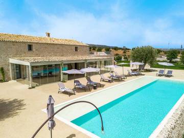 Villa for 22 Guests in Ragusa, Ragusa Province, Picture 3