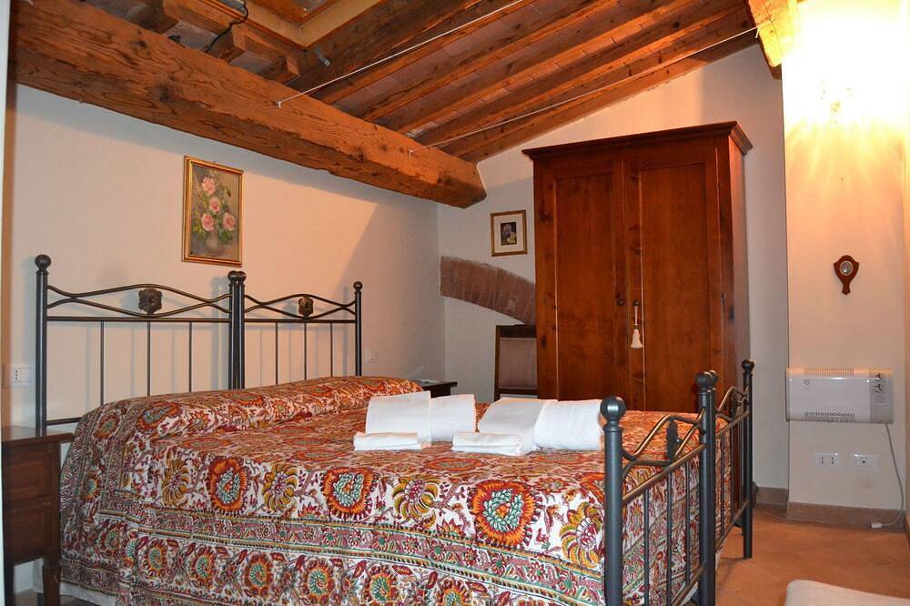 Lovely apartment for 5 guests with A/C, pool, Tv and panoramic view in Campiglia Marittima, Etruscan Coast