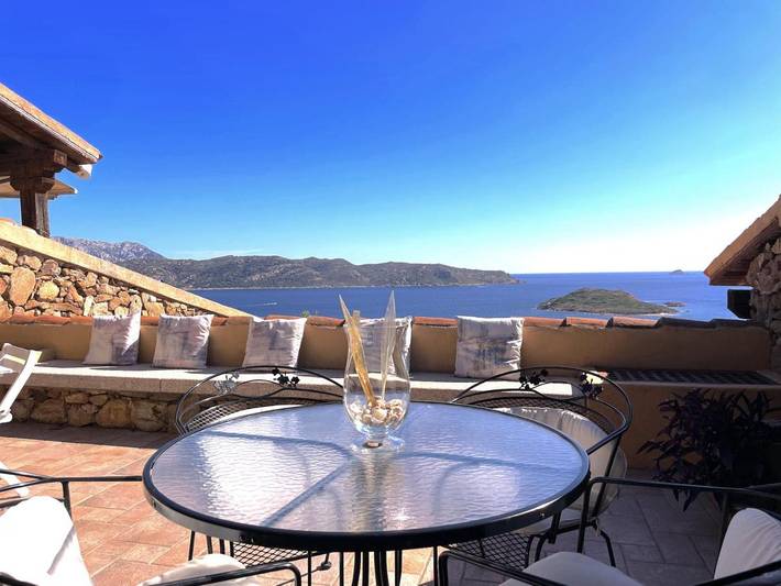 Appartamento per 6 persone, con Balcone e Terrazza nonché Piscina e Panorama a Capo Coda Cavallo