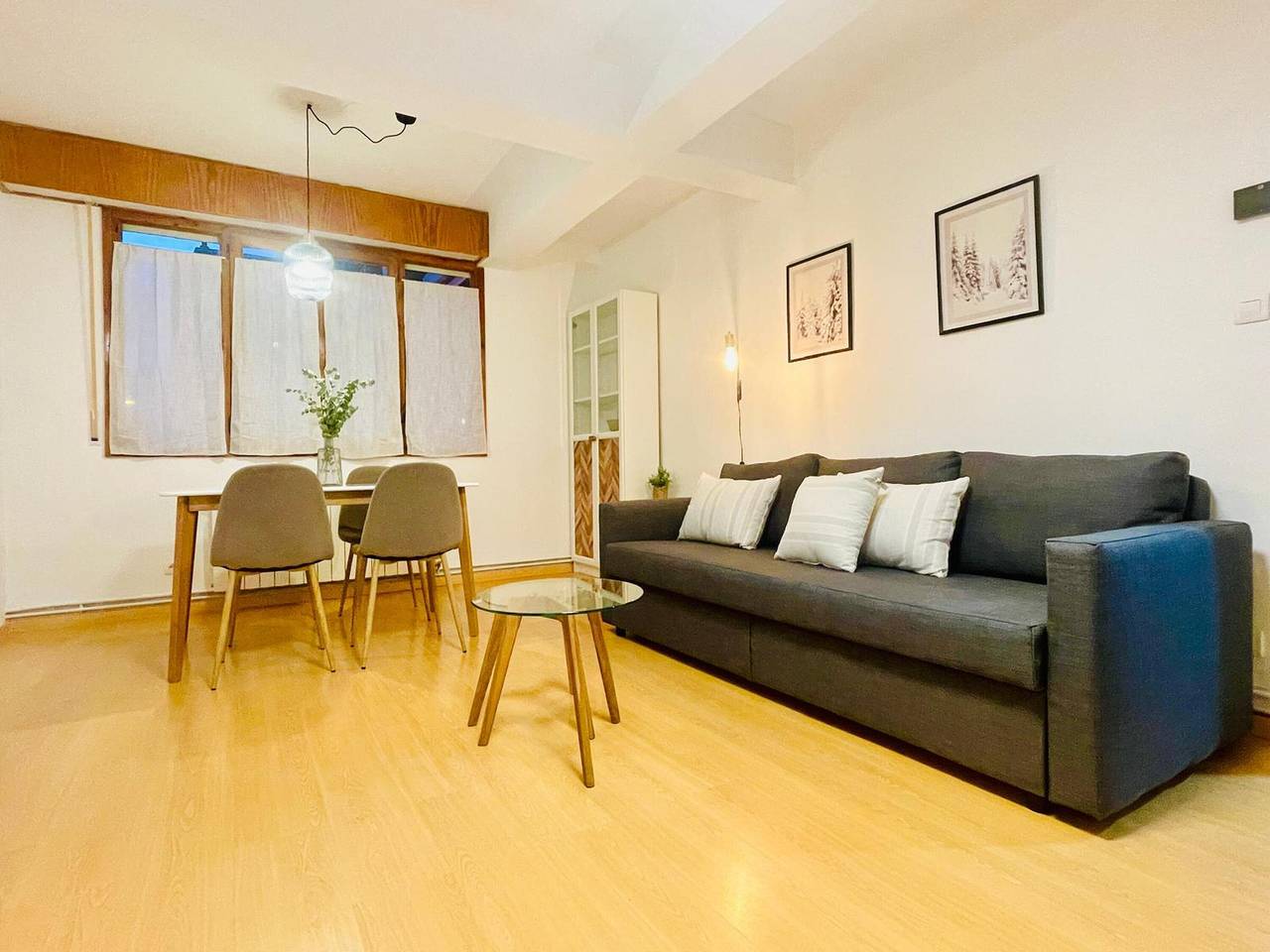 Apartamento entero, Apartamento céntrico en Jaca con piscina, 2 baños, 2 habitaciones y capacidad para 6 personas in Jaca, Pirineos