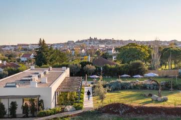 Hotel para 4 personas, con jardín además de vistas y piscina en Évora