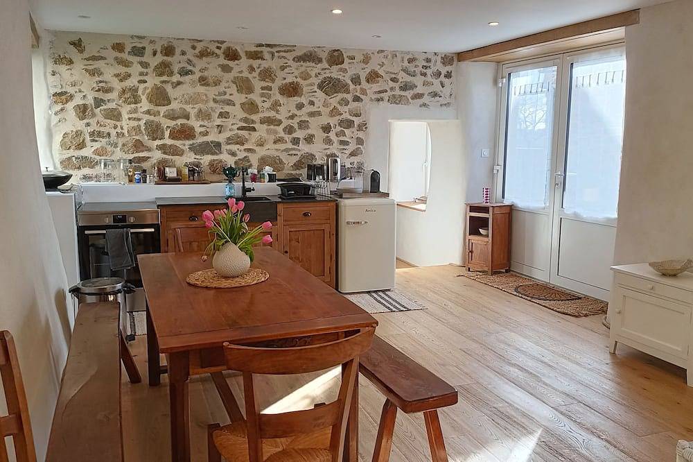 Penty of charm, authenticity and a cocooning atmosphere (wood-burning stove, stone & lime walls) in Plougastel-Daoulas, Brest und Umgebung