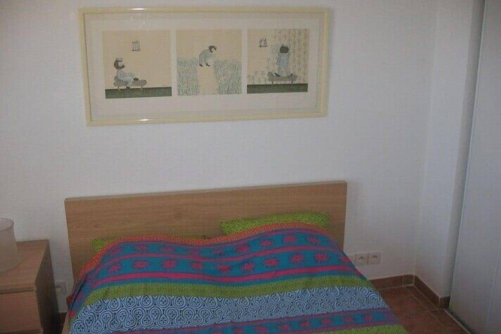 Appartement entier, Appartement 2 pièces + Terrasse avec vue mer panoramique sur la Baie des Anges in Biot, Côte méditerranéenne (France)