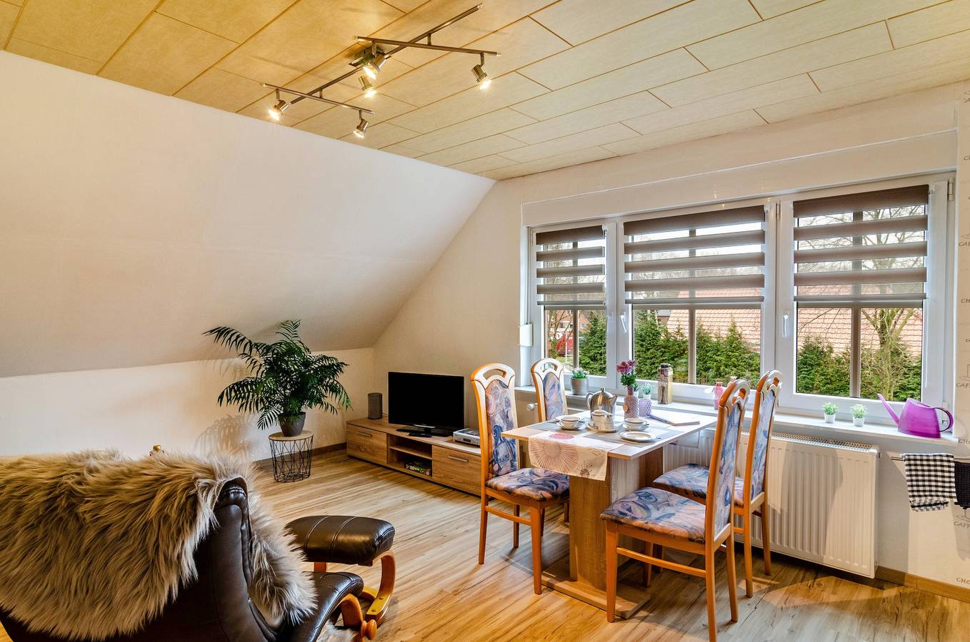 Ganze Wohnung, Ferienwohnung Utkiek" mit privater Terrasse, privatem Garten und Wlan in Ihlow, Nordseeküste
