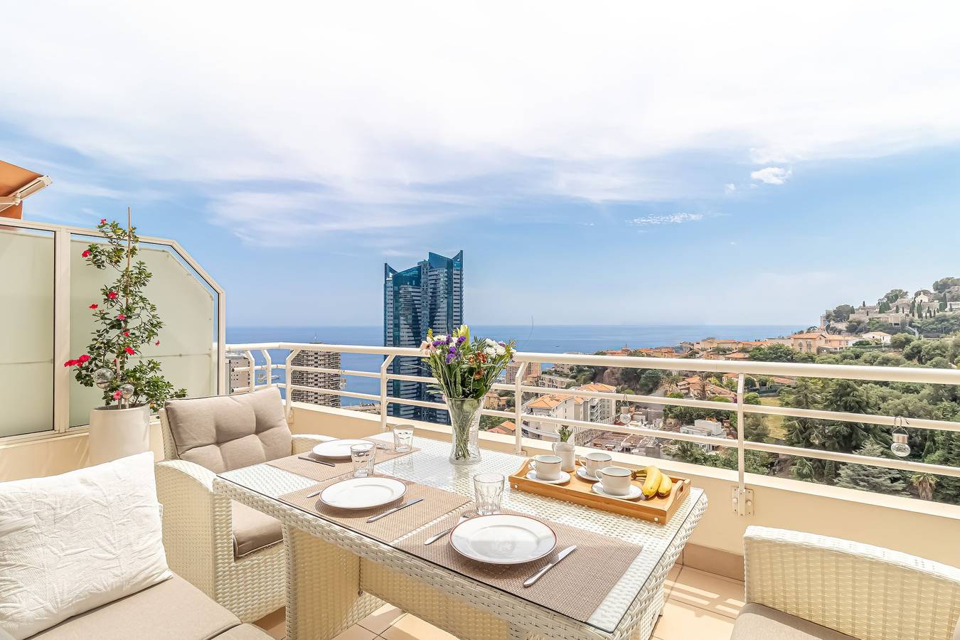 Entire apartment, High-End Residence with Pool and Panoramic Views in Beausoleil, Nice region