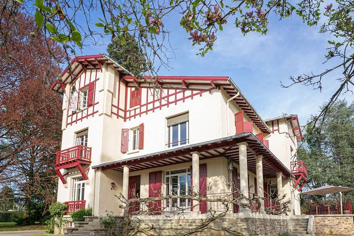 Location de vacances pour 14 personnes, avec balcon et jardin à Lubersac - 4