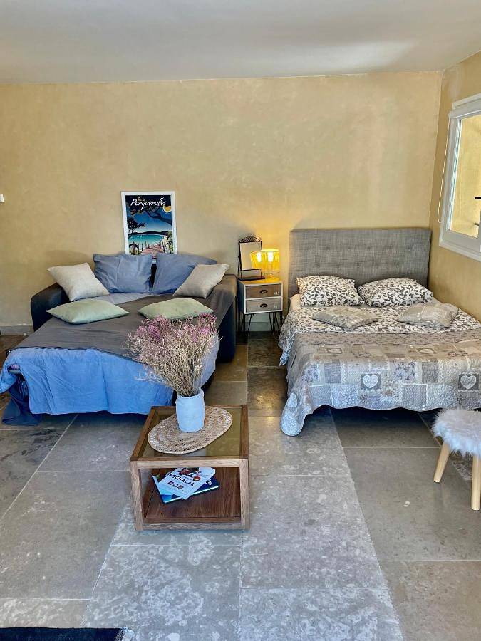 Appartement entier, Independent Panoramic Studio with Pool - Le Tholonet in Le Tholonet, Région d'Aix-en-Provence