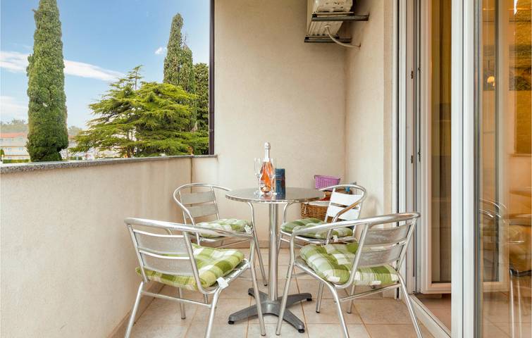 Apartamento vacacional entero, Acogedor apartamento con terraza, cerca de la costa y de varios restaurantes in Fazana, Costa sur de Istria