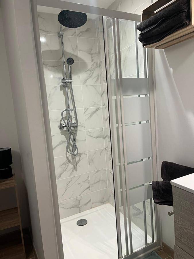 Appartement entier, One-Bedroom Apartment in Tain-l'Hermitage, Région de Valence