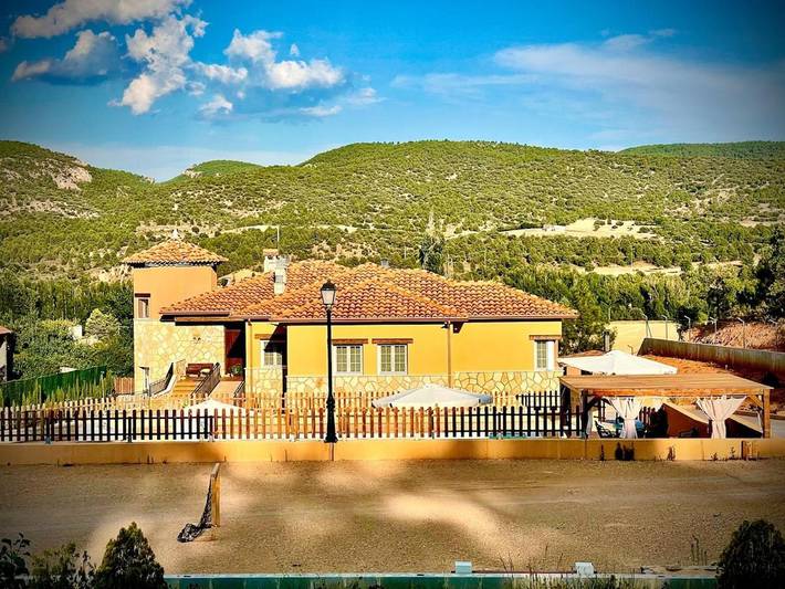 Casa rural para 14 personas, con jardín además de vistas y piscina en Villalba de la Sierra - 2