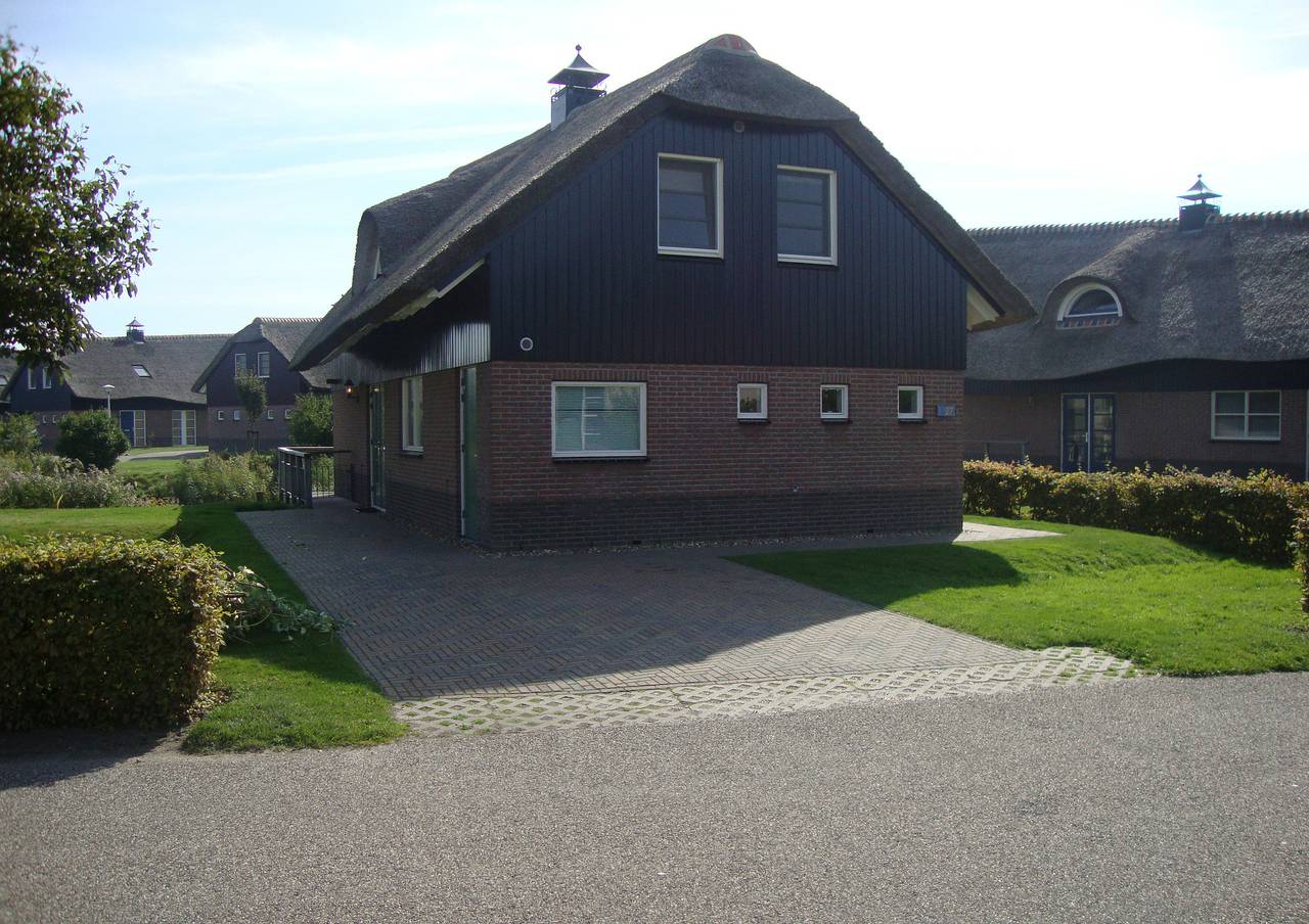 Beach Resort Makkum — Deluxe Fisherman’s Villa mit Sauna – 6 Personen in Makkum, Ijsselmeer