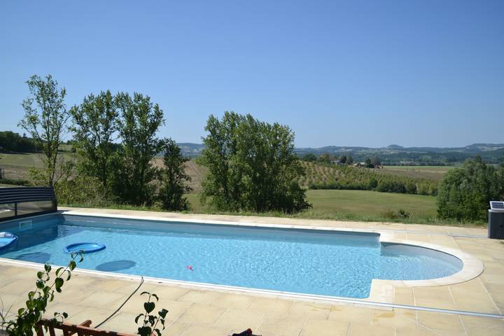 Location de vacances pour 12 personnes, avec Terrasse ainsi que Jardin et Piscine à Penne-d'Agenais
