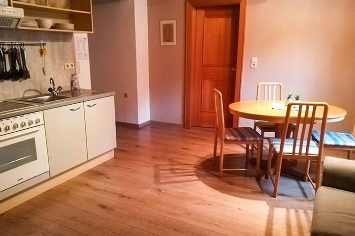 Ferienwohnung für 4 Personen, mit Pool und Garten - 1