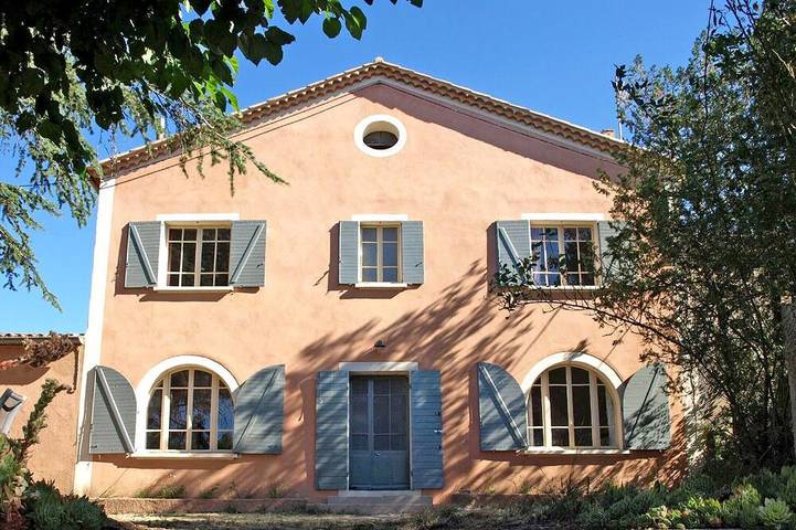 Location de vacances pour 12 personnes, avec terrasse et jardin à Fox-Amphoux